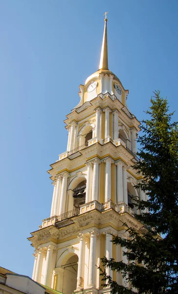 Rybinsk. Região de Yaroslavl. Catedral de Spaso-Preobrazhensky. 19? — Fotografia de Stock