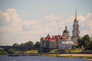 Rybinsk. Tahıl borsasının inşasının görünümü, Kutsal Tr
