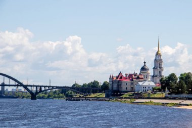 Rybinsk. Tahıl borsasının inşasının görünümü, Kutsal Tr