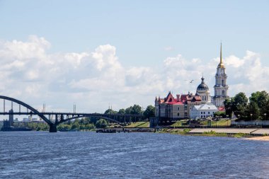 Rybinsk. Tahıl borsasının inşasının görünümü, Kutsal Tr
