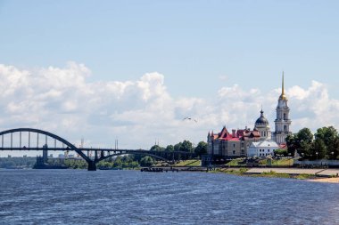 Rybinsk. Tahıl borsasının inşasının görünümü, Kutsal Tr