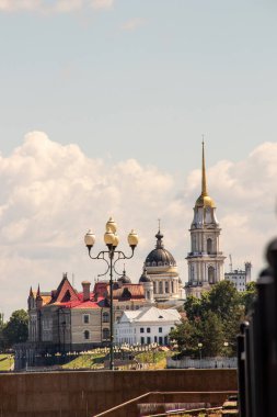 Rybinsk. Tahıl borsasının inşasının görünümü, Kutsal Tr