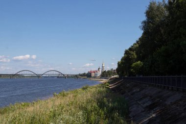 Rybinsk. Tahıl borsasının inşasının görünümü, Kutsal Tr