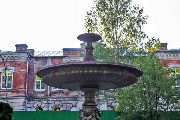 Rybinsk. Yaroslavl regio. Karyakinskaya Garden. Unieke ronde ca — Stockfoto