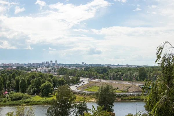 Yaroslavl. Yükseklikten görüntüle. T manastırının çan kulesinden görünümü — Stok fotoğraf