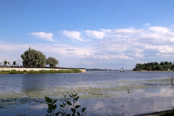 Золоте кільце Росії. День сонячного літа в Ярославлі. — стокове фото