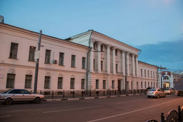 Yaroslavl. Tarihi binalar; 18.-19. yüzyıl; Güzel cere