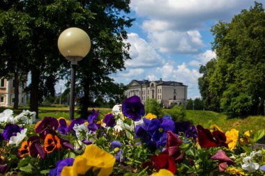 Çirkin. Yaroslavl bölgesi. Tarihsel değerde modern binalar