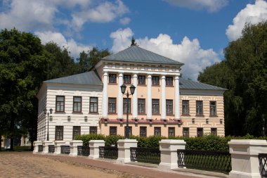 Çirkin. Yaroslavl bölgesi. Çirkin Kremlin. Muhbirin binası.