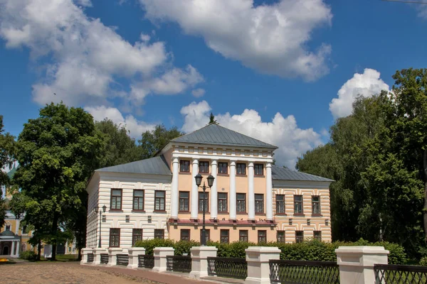 Glij maar. Yaroslavl regio. Uglich Kremlin. De bouw van de ci — Stockfoto