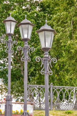 Çirkin. Volga Nehri Embankment. İnce bir sıra güzel!