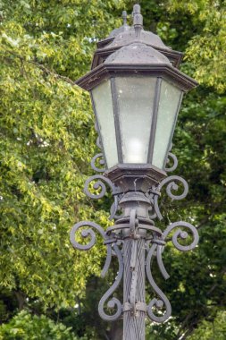 Çirkin. Volga Nehri Embankment. İnce bir sıra güzel!