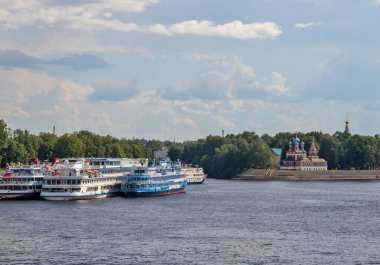 Çirkin. Yaroslavl bölgesi. Uglich Kremlin ve Vol manzarası