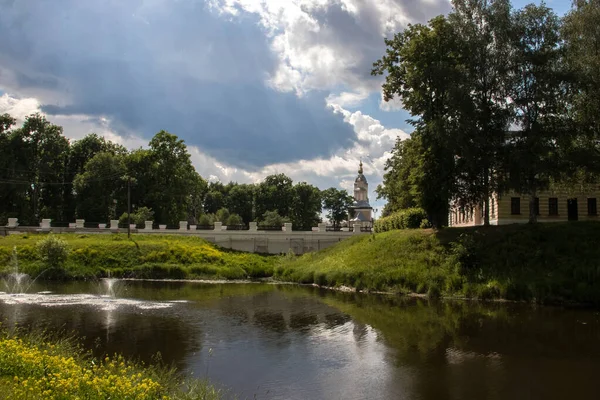 Uglich Kremlin. Vista do edifício histórico da cidade Concelho — Fotografia de Stock