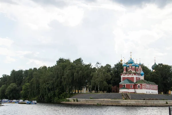 Uglichi. Jaroslavská oblast. Uglich Kremlin; Demetriova církev — Stock fotografie