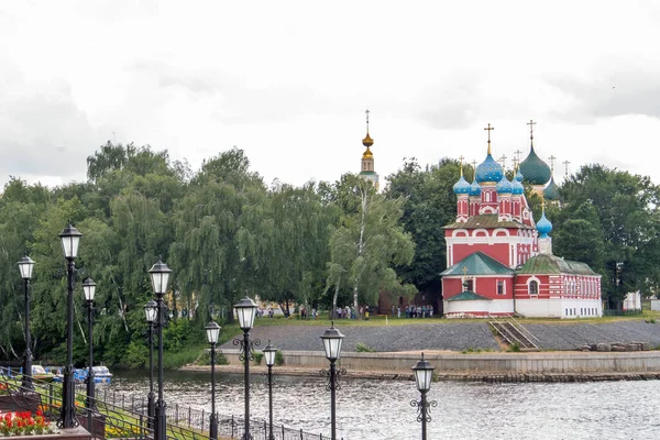 Uglich. Yaroslavl region. Uglich Kremlin; Church of Demetrius on — Stock Photo, Image