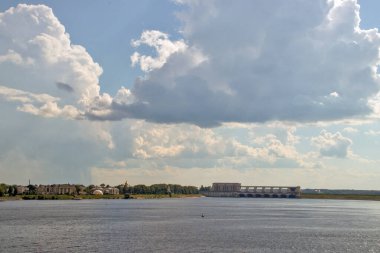 Çirkin. Yaroslavl bölgesi. Uglich hidroelektrik santrali.