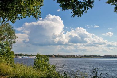 Çirkin. Yaroslavl bölgesi. Uglich Kremlin ve Vol manzarası