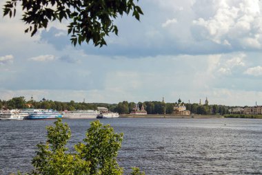 Çirkin. Yaroslavl bölgesi. Uglich Kremlin ve Vol manzarası