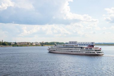 Çirkin. Yaroslavl bölgesi. Uglich hidroelektrik santrali.