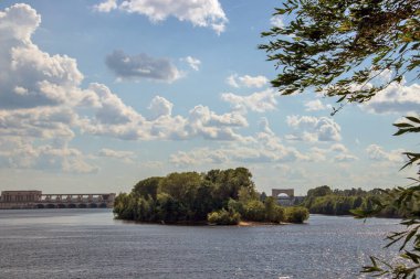 Çirkin. Yaroslavl bölgesi. Uglich hidroelektrik santrali.
