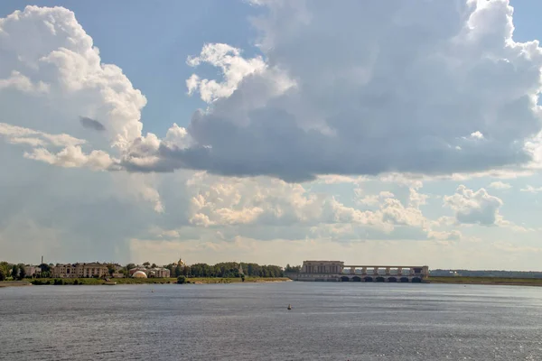 Uglich. Yaroslavl region. Uglich hydroelectric power station. — Stock Photo, Image