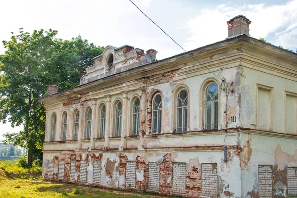 Uglichi. Jaroslavská oblast. Historická budova County Co — Stock fotografie