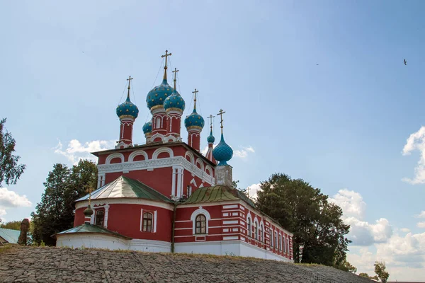 Uglich 。 Yaroslavl地区。 Uglich Kremlin; Church of Demetrius on — 图库照片