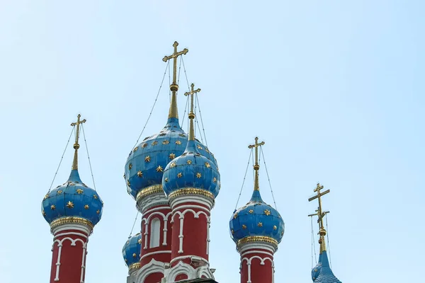 Glij maar. Yaroslavl regio. Uglich Kremlin; Kerk van Demetrius op — Stockfoto