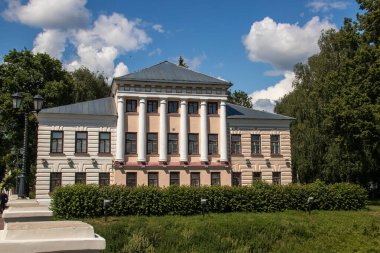 Çirkin. Yaroslavl bölgesi. Çirkin Kremlin. Muhbirin binası.