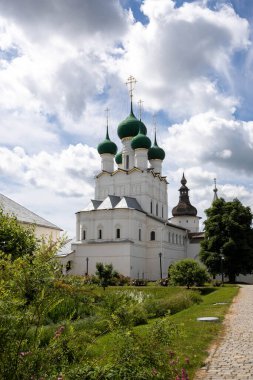 Yaroslavl bölgesi. Rostov. Rostov Kremlin. Evangelist Aziz John Kilisesi, 17. yüzyıl. Güneşli yaz günü
