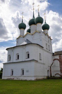 Yaroslavl bölgesi. Rostov. Rostov Kremlin. Evangelist Aziz John Kilisesi, 17. yüzyıl. Güneşli yaz günü