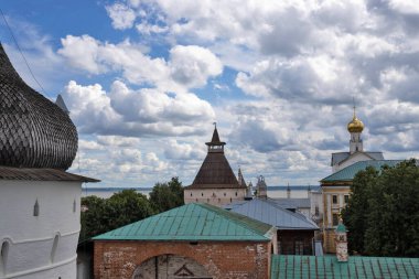 Rostov Kremlin. Tarihi mimari. Rostov, Yaroslavl bölgesi. Mimari yapıların elementleri. Yaz günü