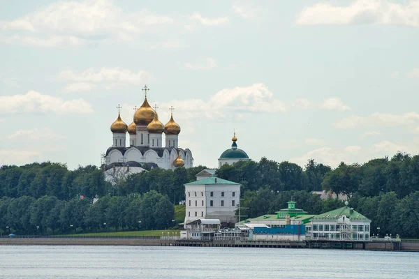 Yaroslavl Assumption Cathedral Volga Arsenal Tower View River Cloudy Summer — Stock Photo, Image