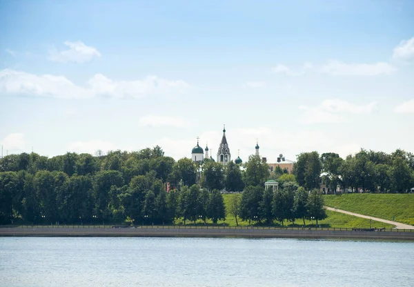 Yaroslavl Terraplén Del Volga Vista Desde Río Edificios Históricos Iglesia — Foto de Stock