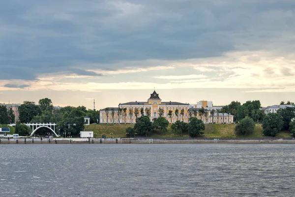 Yaroslavl Edifícios Históricos Século Xviii Xix Aterro Volga Vista Rio — Fotografia de Stock