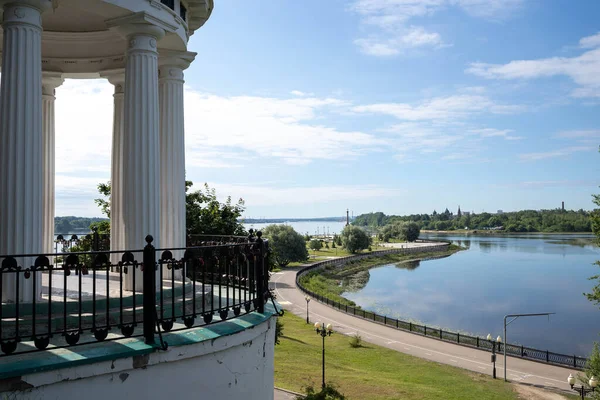 Schöne Landschaftsgestaltung Des Parks Ufer Der Wolga Und Kotorosl Jaroslawl — Stockfoto