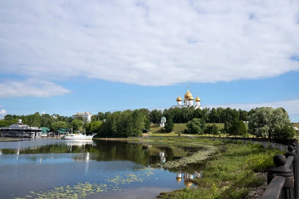 Bright Summer Day Strelka Yaroslavl Beautiful Landscaping Park Embankment Volga — Stock Photo, Image