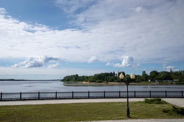 Yaroslavl Kotorosl Nehrinin Volga Aktığı Yer Yaroslavl Oku Nehir Genişliyor — Stok fotoğraf