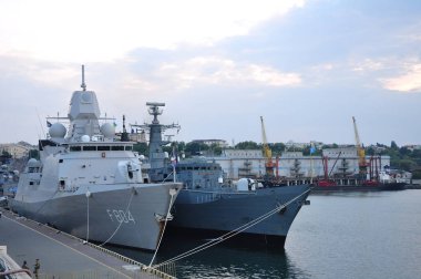 Nato gemileri Karadeniz 9 21 Temmuz tarihlerinde 2018 deniz meltemi alıştırmaların sonra. Bağlantı noktası. Odessa. Ukrayna. Nato Filosu limana geldi sonra Ukrayna Donanması ile müşterek tatbikatlar, 07/23/18.