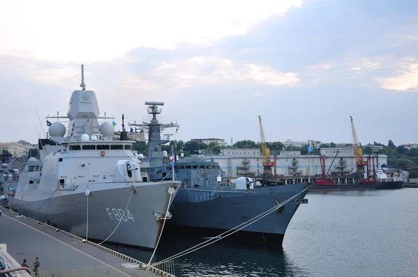 Nato gemileri Karadeniz 9 21 Temmuz tarihlerinde 2018 deniz meltemi alıştırmaların sonra. Bağlantı noktası. Odessa. Ukrayna. Nato Filosu limana geldi sonra Ukrayna Donanması ile müşterek tatbikatlar, 07/23/18.