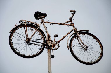 Bulutlarda süzülen motorlar.