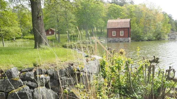 Samotny Szwedzki Czerwony Dom — Zdjęcie stockowe