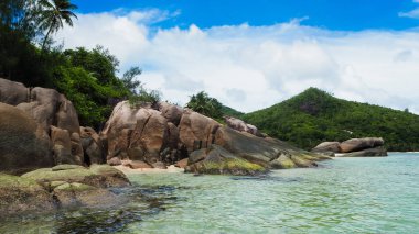 Seyşeller plaj kayalar ile