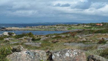 kayalar ile İsveçli güzel manzara