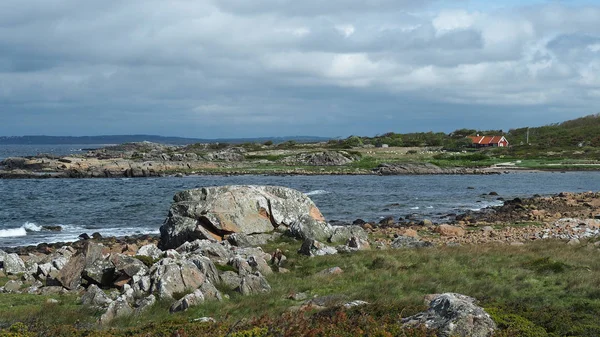 Mooie Zweedse Landschap Rotsen Met Oceaan Huis — Stockfoto