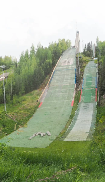 Ski Jump Matti Nyksen Maki Влітку — стокове фото
