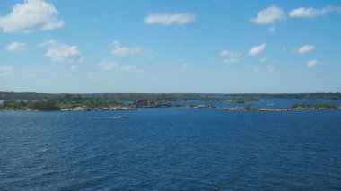 beauftiful İsveç'te adalar denizde güneşli bir gün