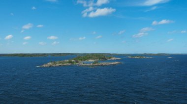 beauftiful İsveç'te adalar denizde güneşli bir gün