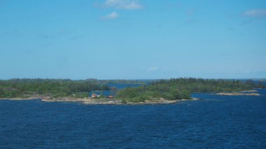 beauftiful İsveç'te adalar denizde güneşli bir gün